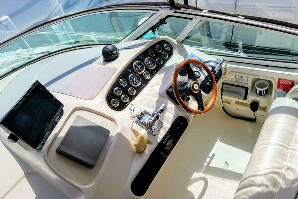 2000 Cruisers Yachts 36