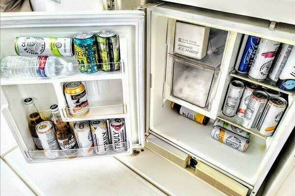 2000 Cruisers Yachts 36