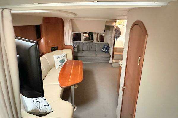2000 Cruisers Yachts 36