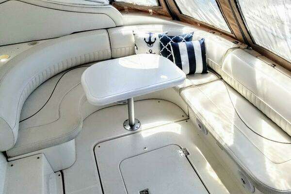 2000 Cruisers Yachts 36