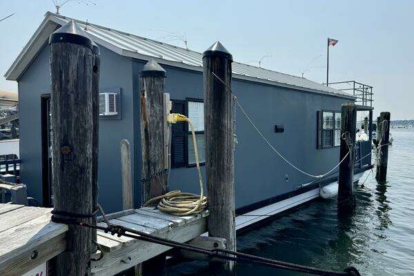 Photo of the 2009 Catamaran Cruisers Aqua Lodge