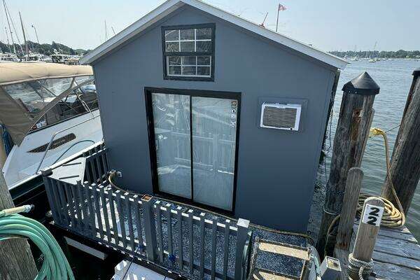 Photo of the 2009 Catamaran Cruisers Aqua Lodge