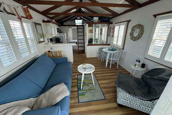 Photo of the 2009 Catamaran Cruisers Aqua Lodge