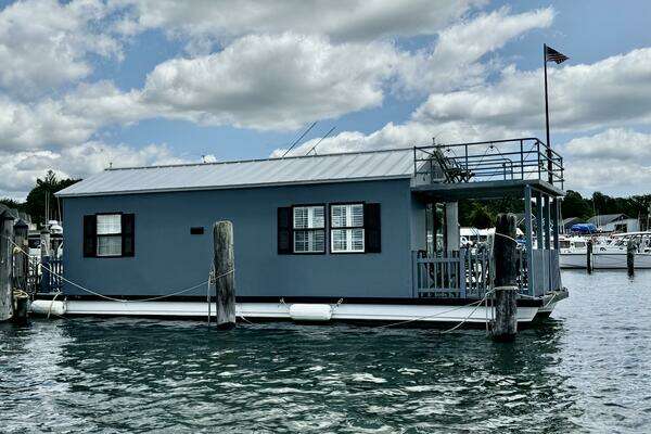 Photo of the 2009 Catamaran Cruisers Aqua Lodge