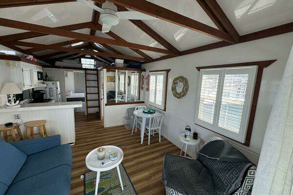 Photo of the 2009 Catamaran Cruisers Aqua Lodge