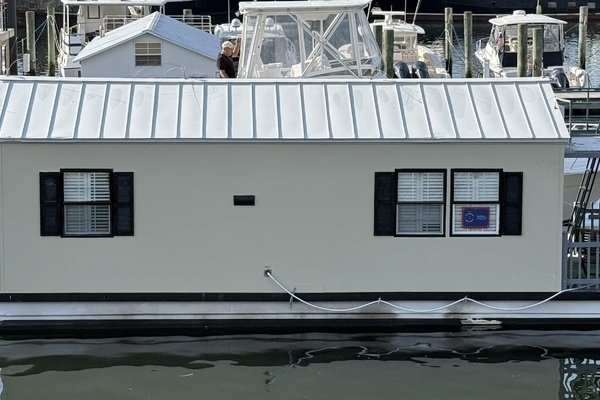 Photo of the 2009 Catamaran Cruisers Aqua Lodge