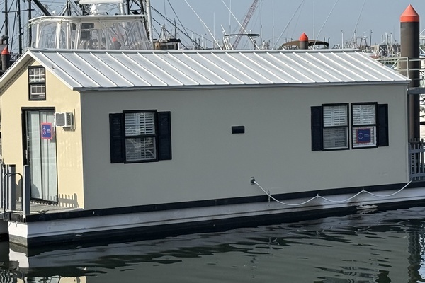Photo of the 2009 Catamaran Cruisers Aqua Lodge