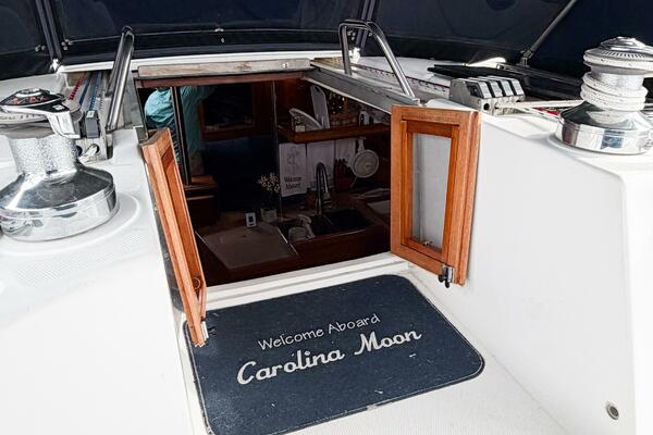 CAROLINA MOON 38ft Hunter Yacht For Sale