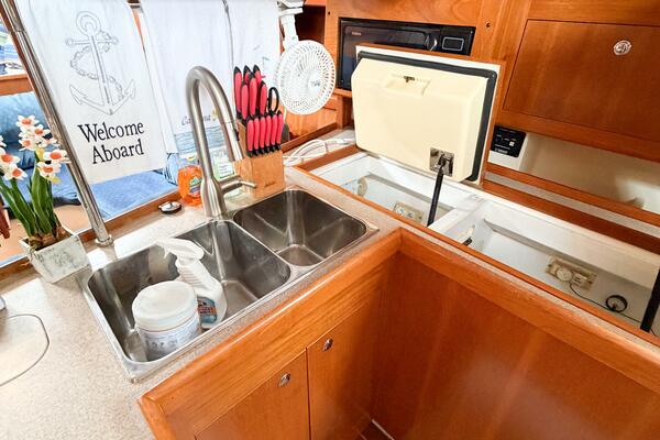 CAROLINA MOON 38ft Hunter Yacht For Sale