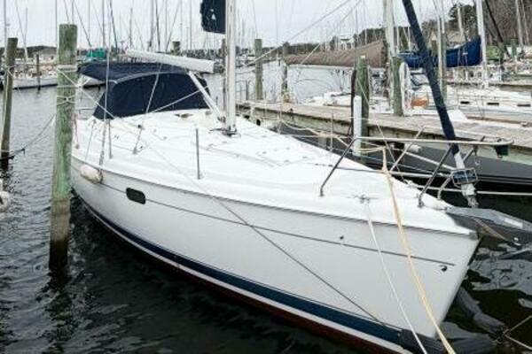 CAROLINA MOON 38ft Hunter Yacht For Sale