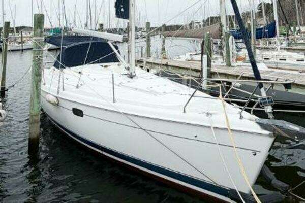Photo of the 2002 Hunter 380 "CAROLINA MOON"