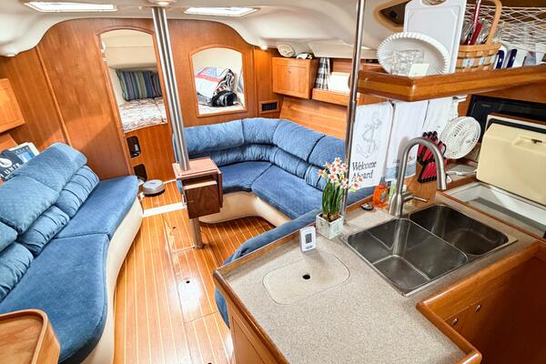 CAROLINA MOON 38ft Hunter Yacht For Sale