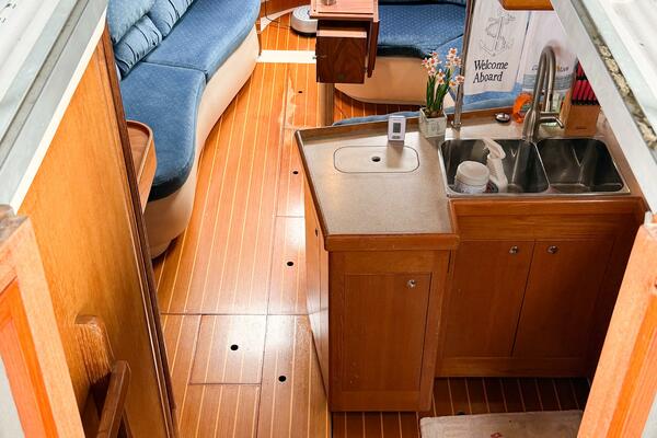 CAROLINA MOON 38ft Hunter Yacht For Sale