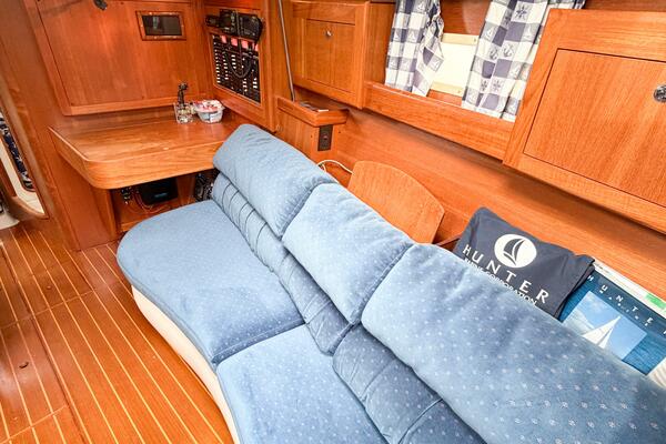 CAROLINA MOON 38ft Hunter Yacht For Sale