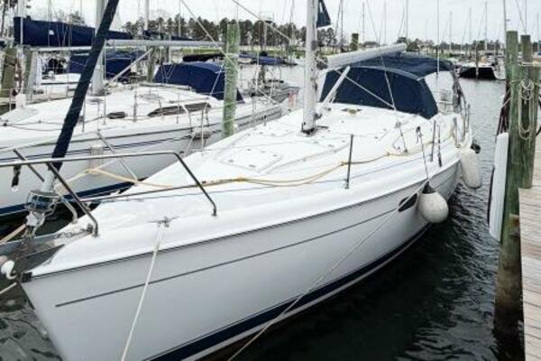CAROLINA MOON 38ft Hunter Yacht For Sale