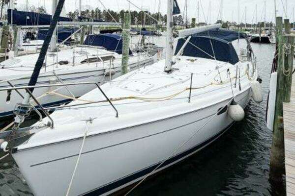 38-ft-Hunter-2002-380-CAROLINA MOON-Oriental North Carolina United States yacht for sale