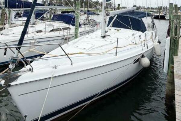 CAROLINA MOON 38ft Hunter Yacht For Sale