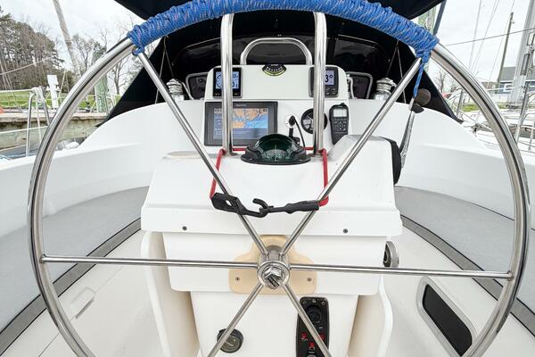 CAROLINA MOON 38ft Hunter Yacht For Sale