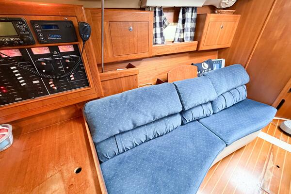 CAROLINA MOON 38ft Hunter Yacht For Sale