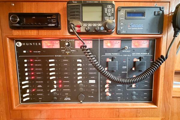 CAROLINA MOON 38ft Hunter Yacht For Sale