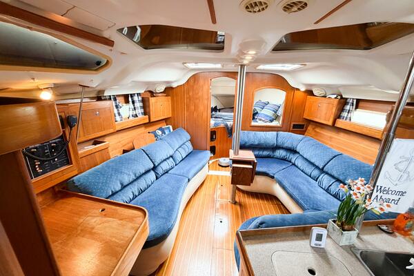 CAROLINA MOON 38ft Hunter Yacht For Sale