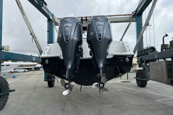 Photo of the 2022 Sea Hunt Ultra 275 SE