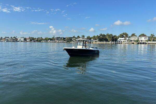 Photo of the 2022 Sea Hunt Ultra 275 SE