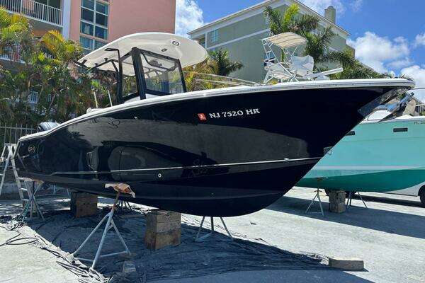 Photo of the 2022 Sea Hunt Ultra 275 SE
