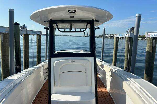 Photo of the 2022 Sea Hunt Ultra 275 SE