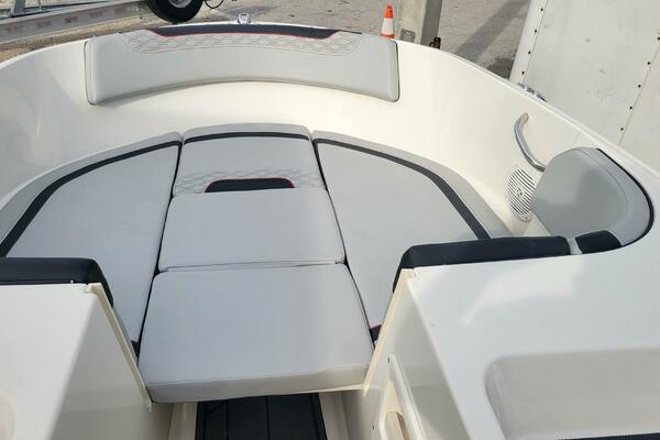 17ft Bayliner Yacht For Sale