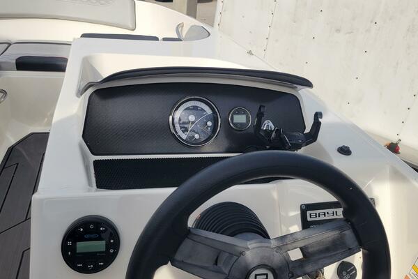 17ft Bayliner Yacht For Sale