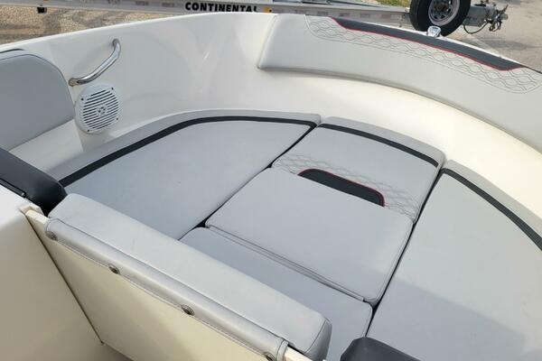 17ft Bayliner Yacht For Sale