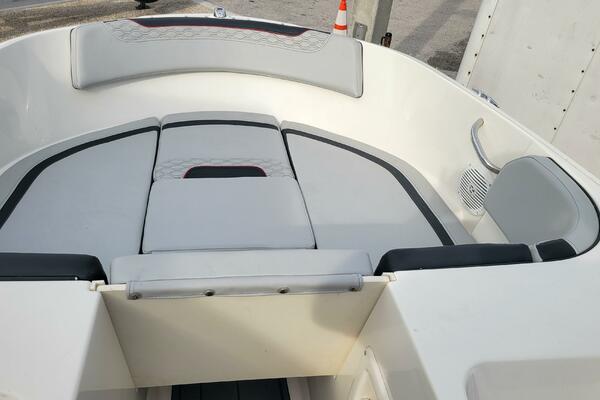 17ft Bayliner Yacht For Sale