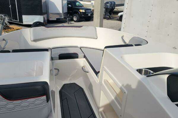 Photo of the 2022 Bayliner Element M17