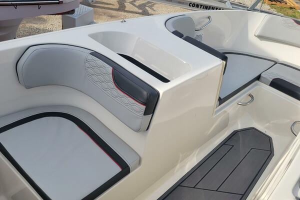 17ft Bayliner Yacht For Sale
