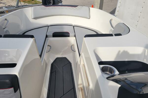 17ft Bayliner Yacht For Sale