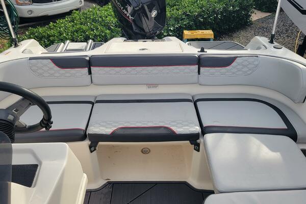 17ft Bayliner Yacht For Sale