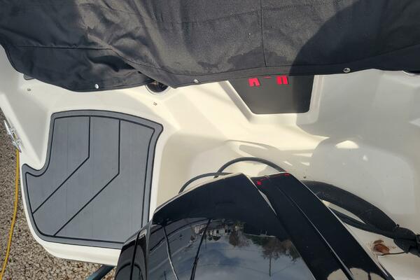 17ft Bayliner Yacht For Sale