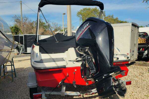 Photo of the 2022 Bayliner Element M17