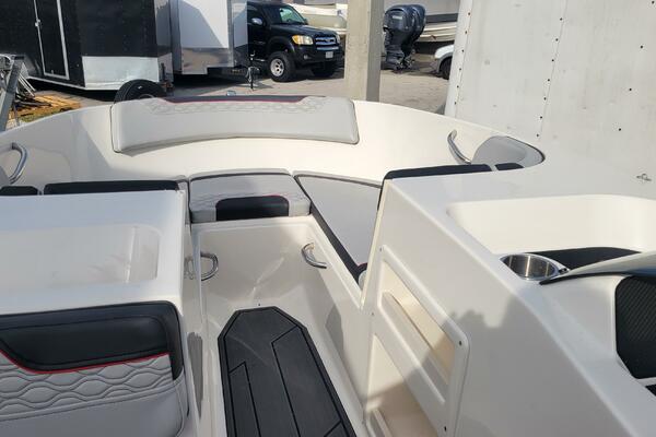 17ft Bayliner Yacht For Sale