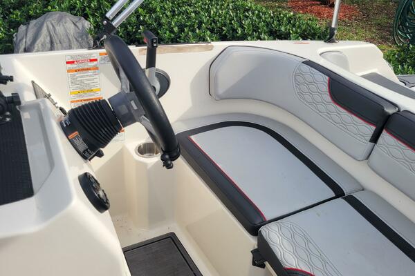 17ft Bayliner Yacht For Sale