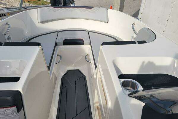 Photo of the 2022 Bayliner Element M17