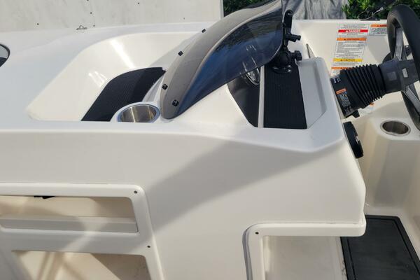 17ft Bayliner Yacht For Sale