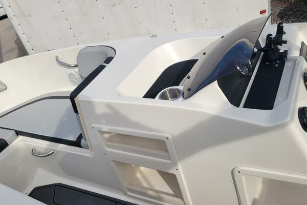 17ft Bayliner Yacht For Sale