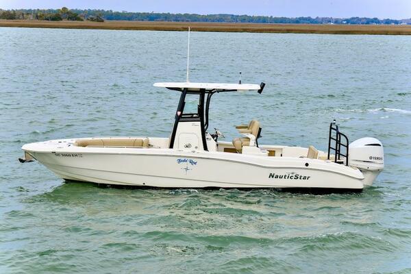 Feeln  Reel 25ft NauticStar Yacht For Sale