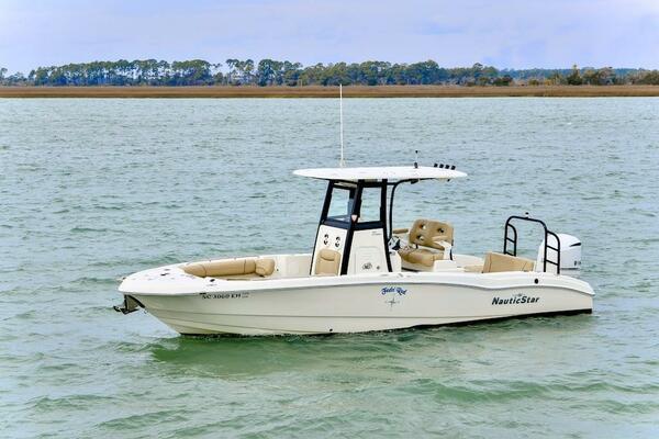 Feeln  Reel 25ft NauticStar Yacht For Sale
