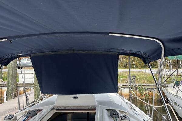 Neon Leon 30ft Hunter Yacht For Sale