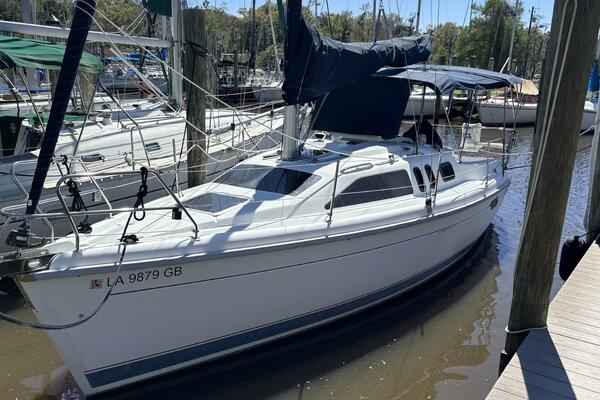 Neon Leon 30ft Hunter Yacht For Sale
