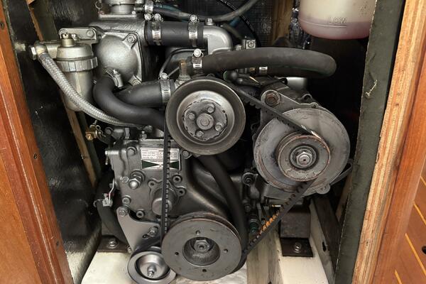 Neon Leon 30ft Hunter Yacht For Sale