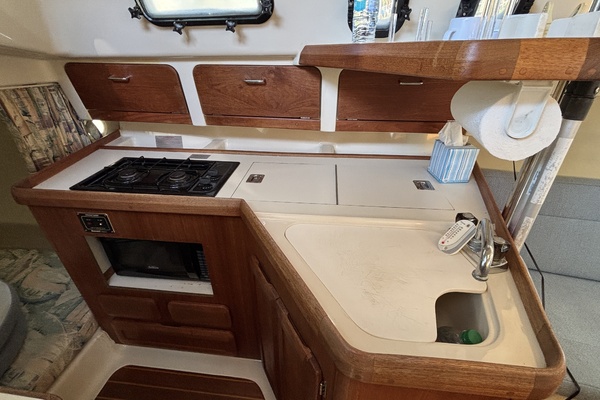 Neon Leon 30ft Hunter Yacht For Sale